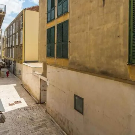 דירה Cultural Haven Two Bedroom *