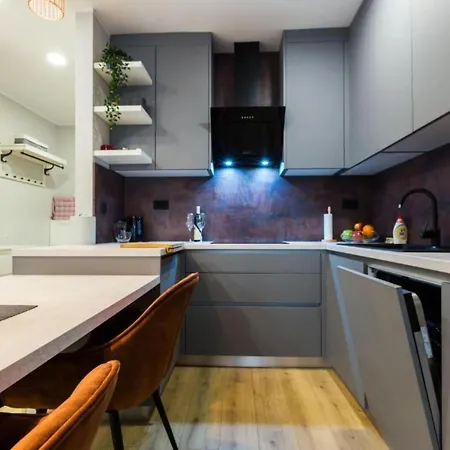 Cultural Haven Two Bedroom זאדאר