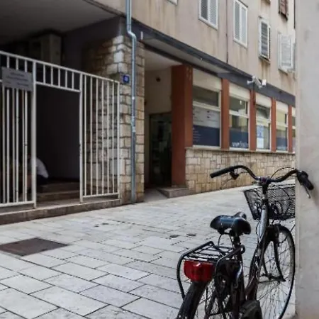 דירה Cultural Haven Two Bedroom