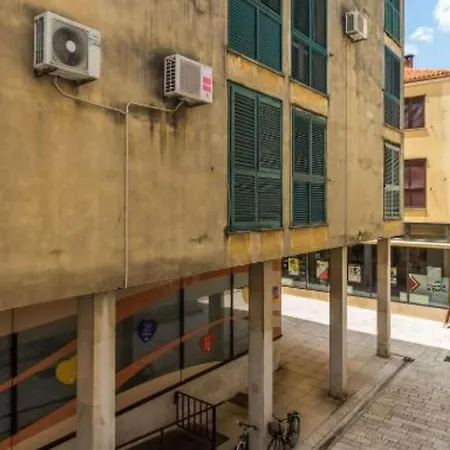 דירה Cultural Haven Two Bedroom זאדאר