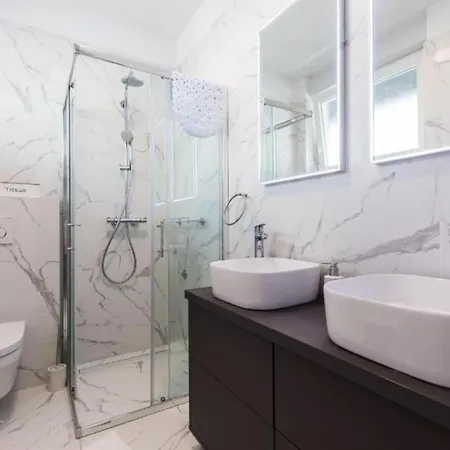 דירה Cultural Haven Two Bedroom