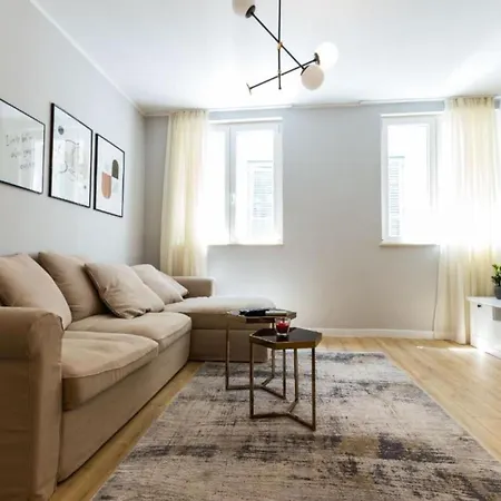 דירה Cultural Haven Two Bedroom זאדאר