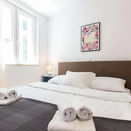 דירה Cultural Haven Two Bedroom